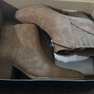 ANA boots, size 9, bnwt